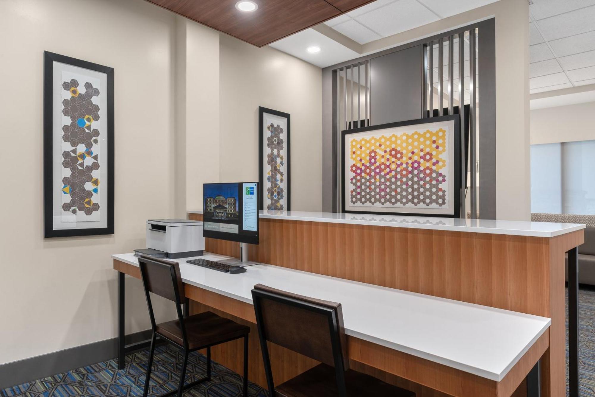 Express & By Ihg 2*