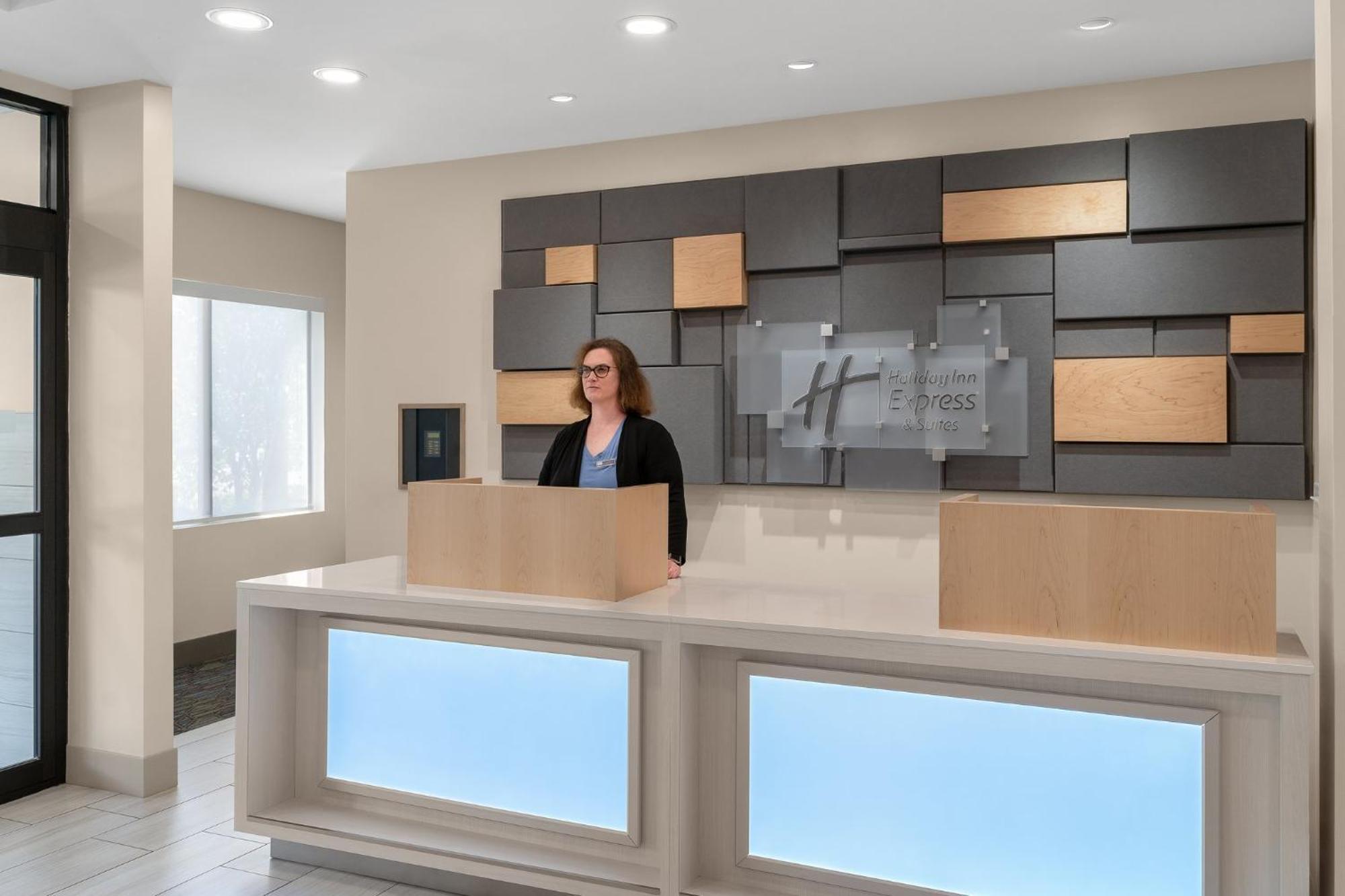 Express & By Ihg Hotel Coralville