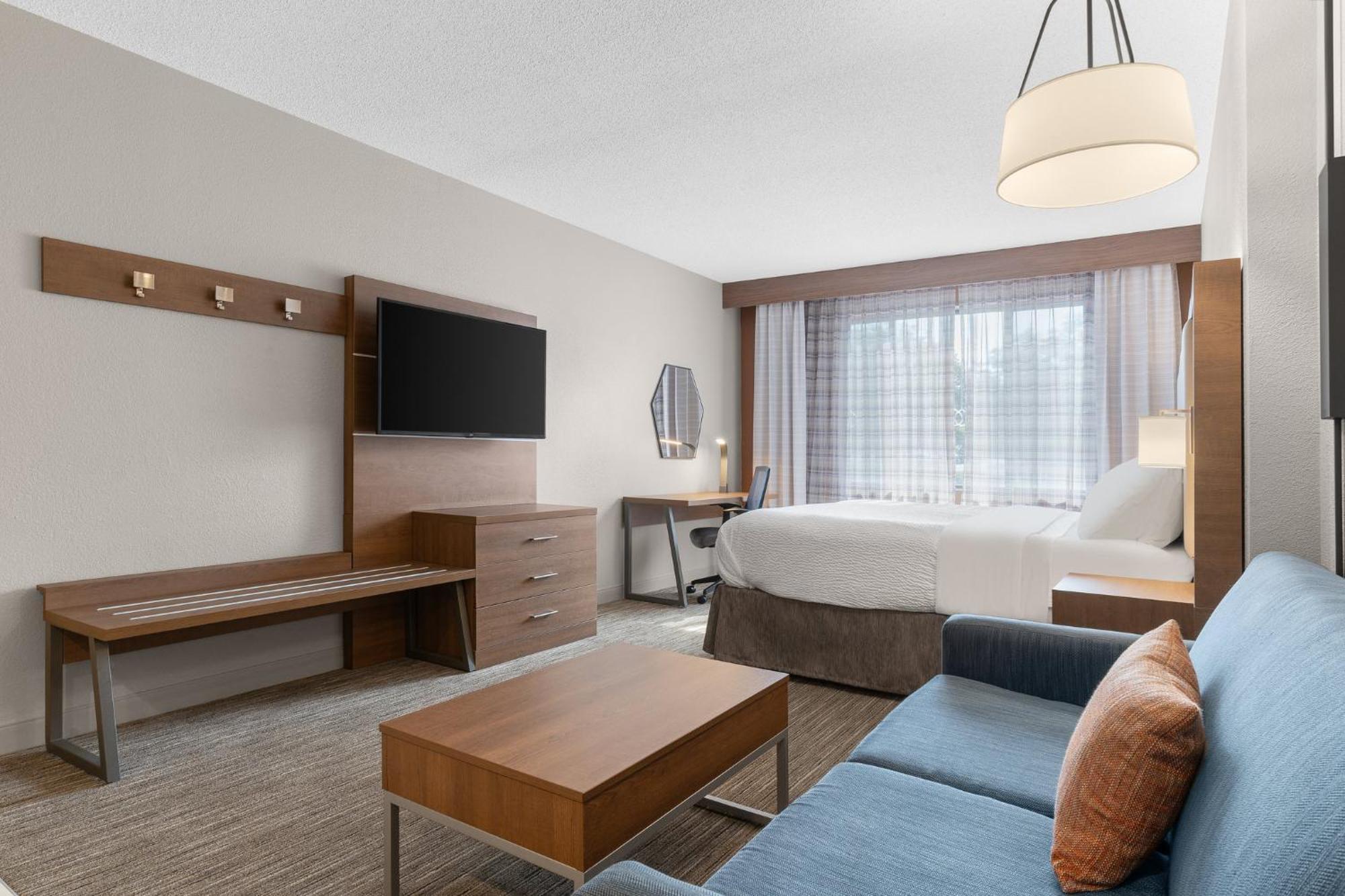 Express & By Ihg Hotel 2*