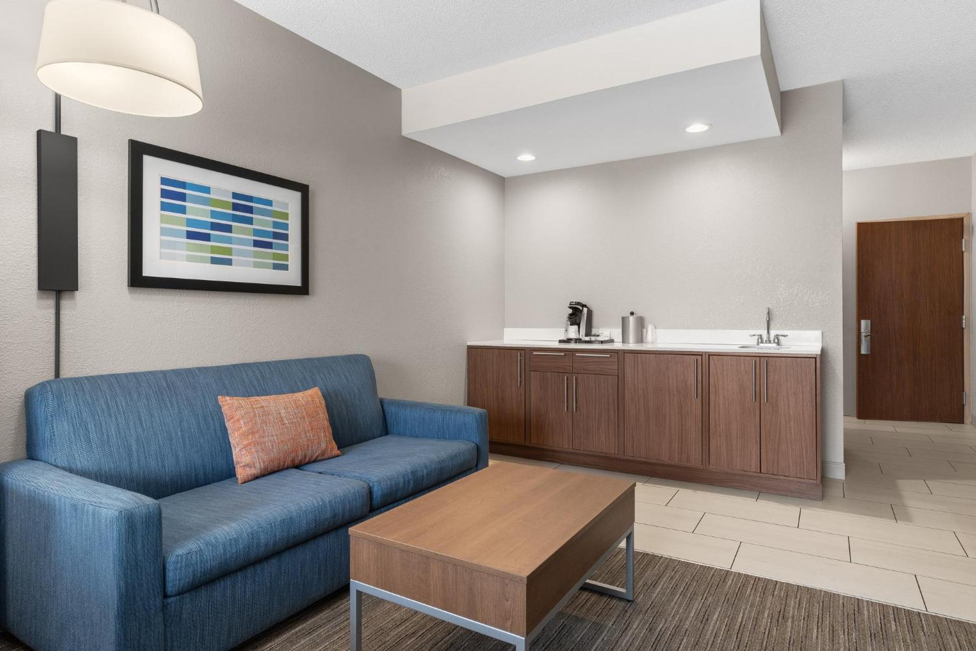 Express & By Ihg 2*
