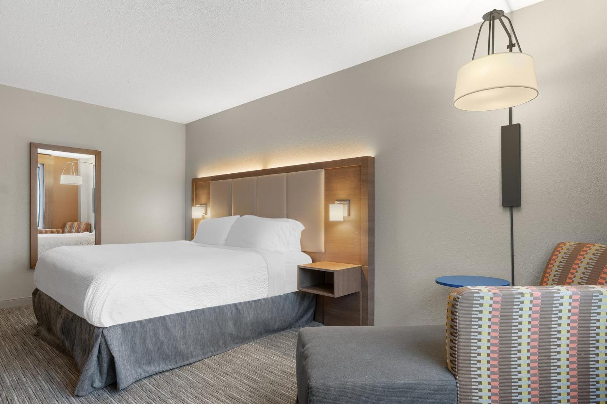 Express & By Ihg Hotel 2*