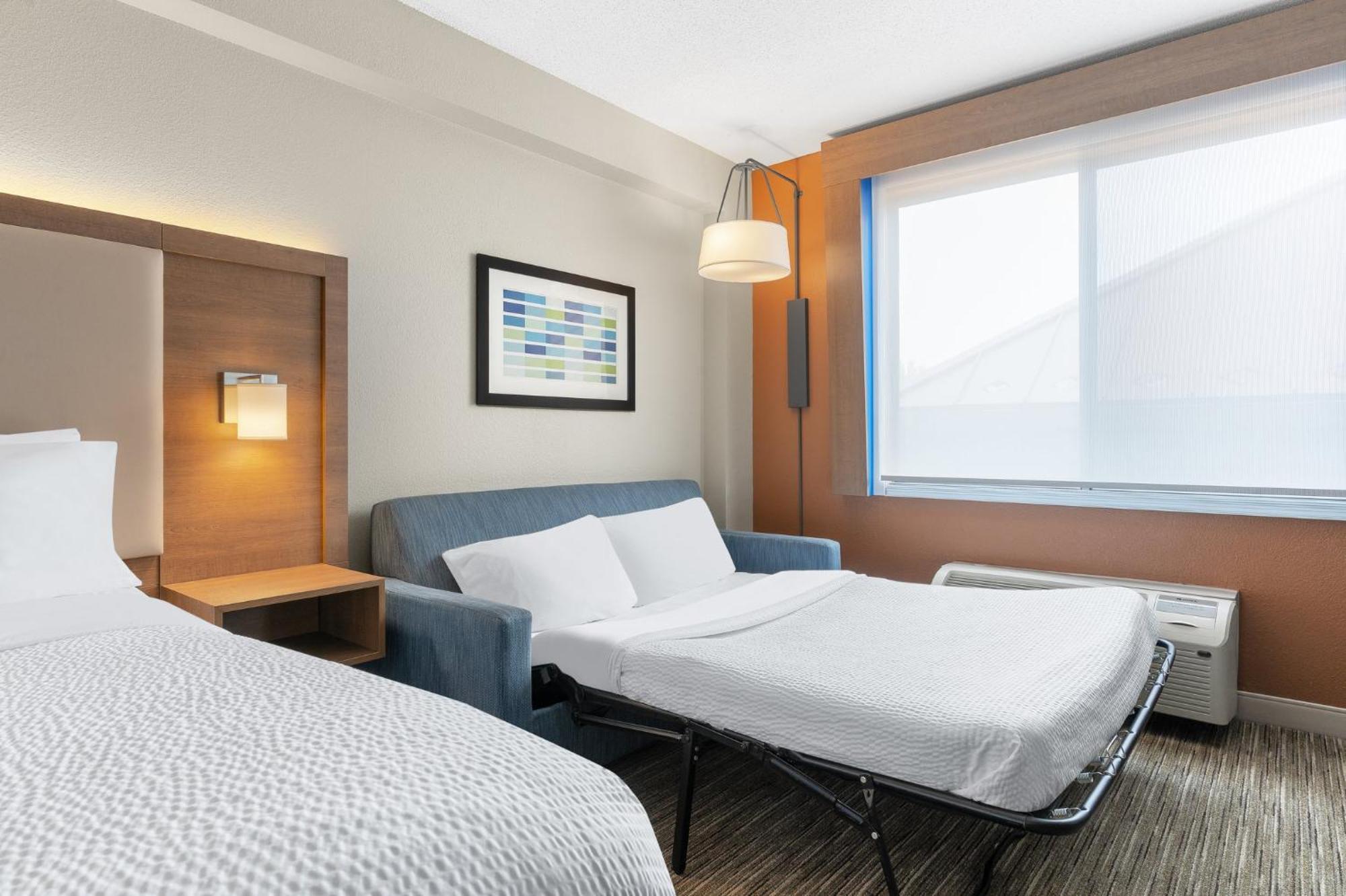 Express & By Ihg 2*