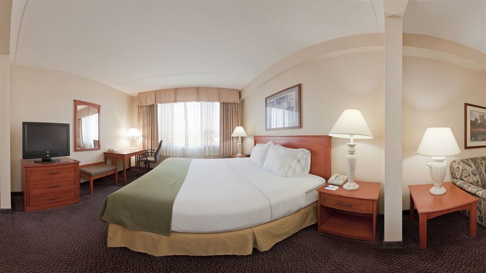 Express & By Ihg