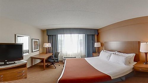 Express & By Ihg 2* Coralville